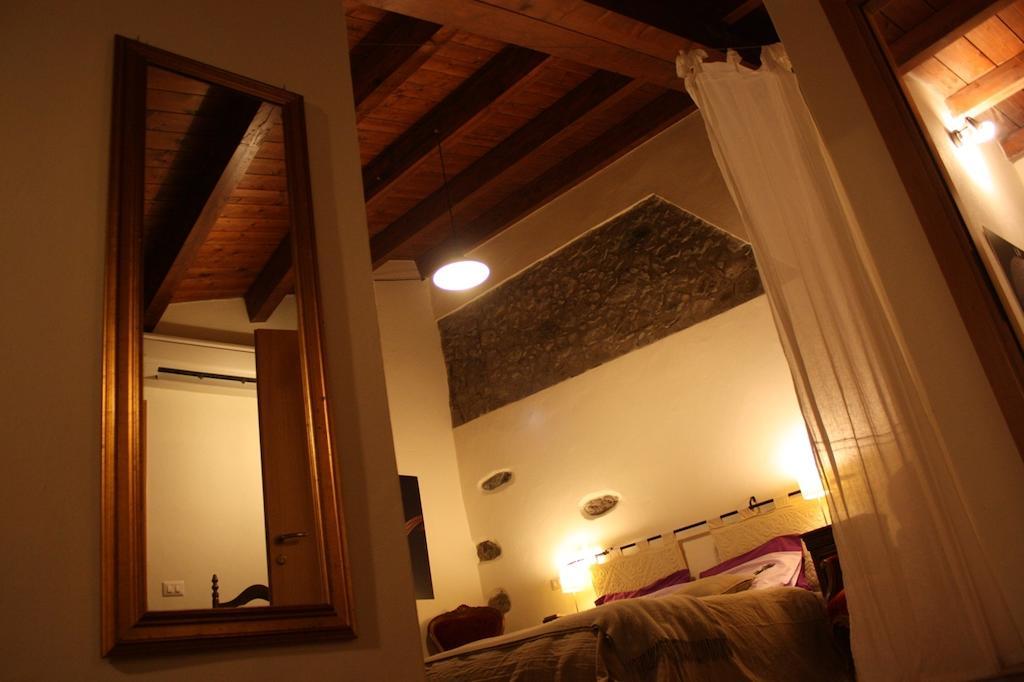 Il Lupo Rosso Bed and Breakfast Santu Lussurgiu Kamer foto