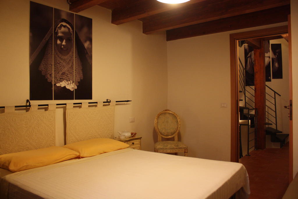 Il Lupo Rosso Bed and Breakfast Santu Lussurgiu Kamer foto
