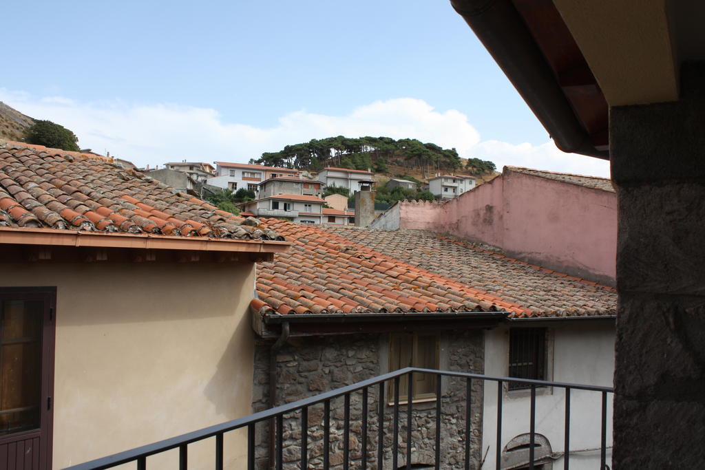 Il Lupo Rosso Bed and Breakfast Santu Lussurgiu Kamer foto