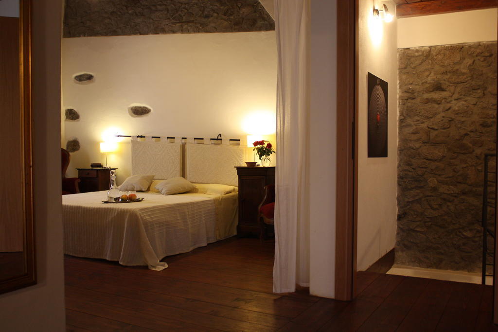 Il Lupo Rosso Bed and Breakfast Santu Lussurgiu Kamer foto