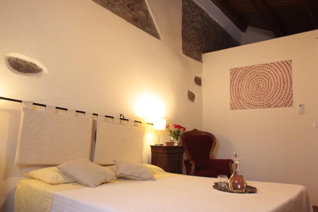 Il Lupo Rosso Bed and Breakfast Santu Lussurgiu Kamer foto